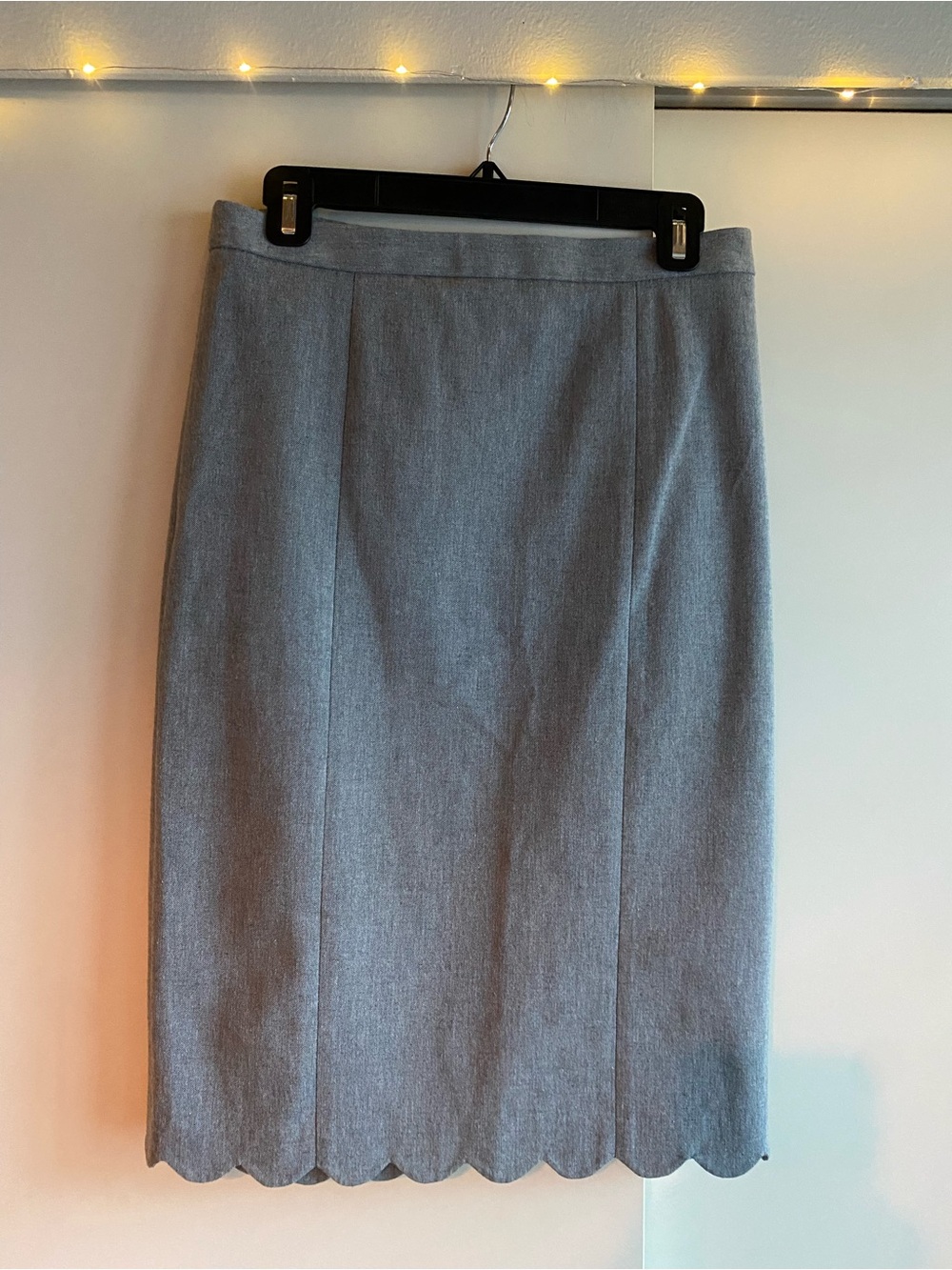 Banana Republic Gray Scalloped Hem Pencil Skirt Size 4